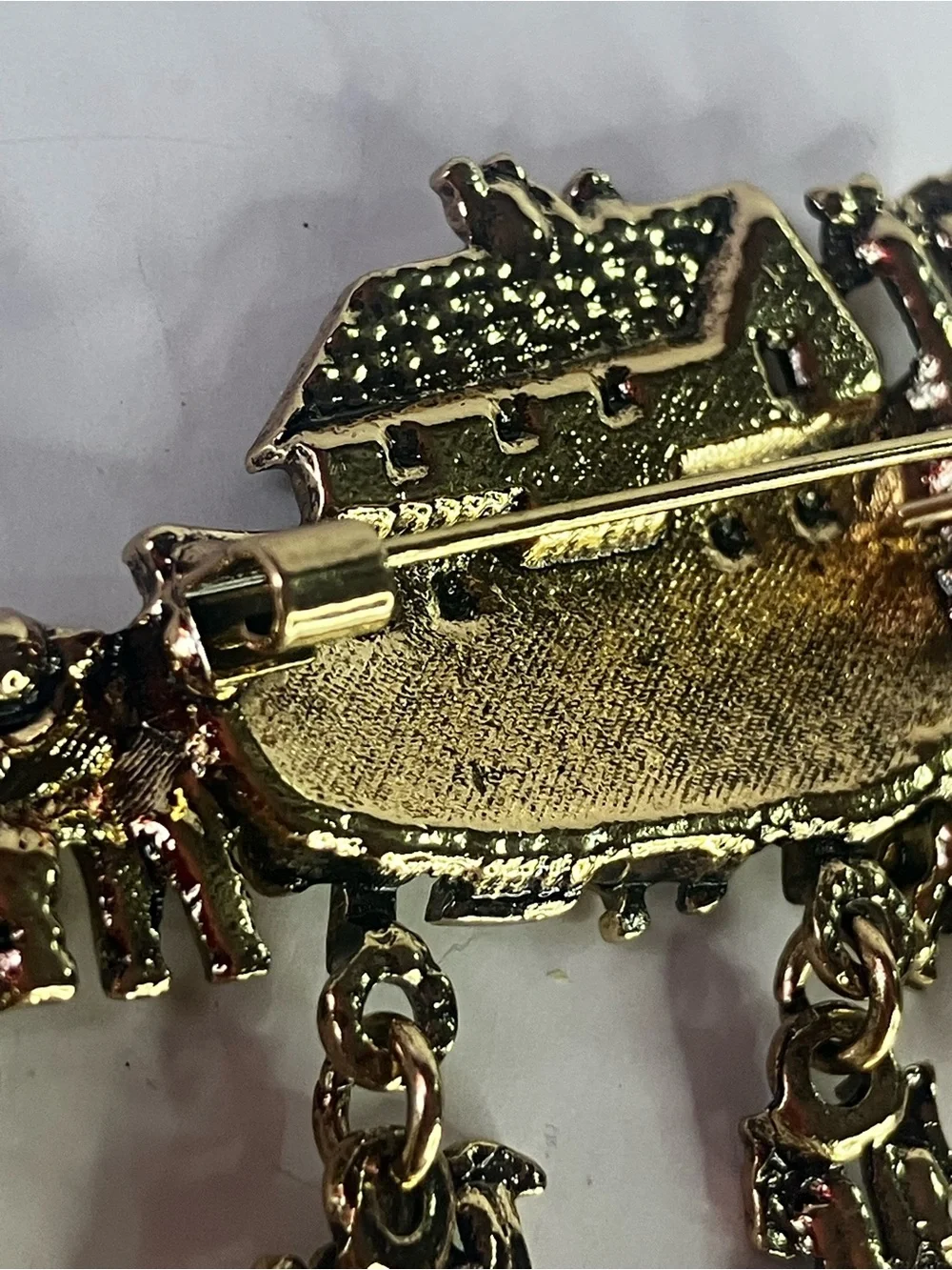 New Noah’s Ark Brooch Gold Tone With Elephants Rhinos Lions Horses Giraffes